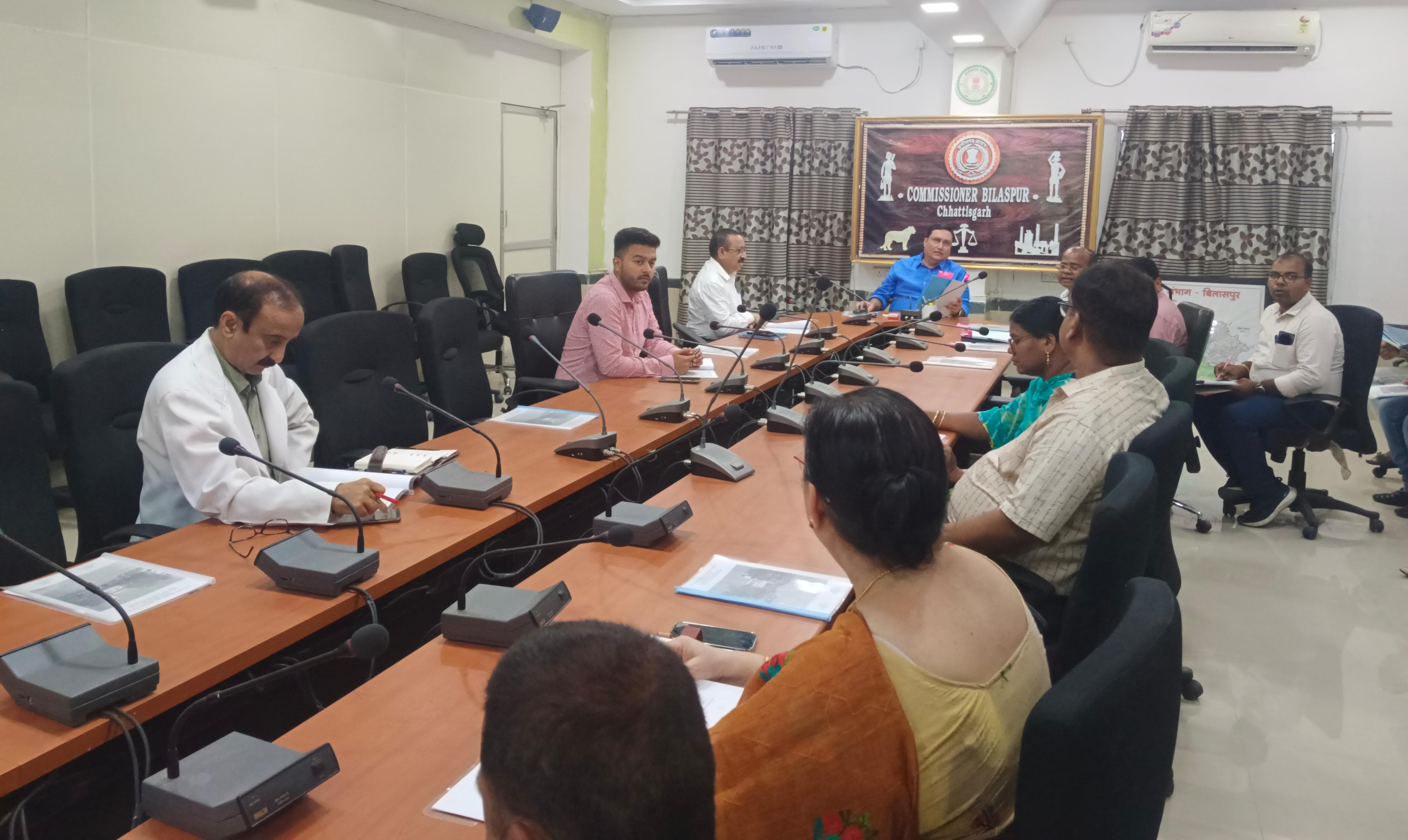 Bilaspur News : कमिश्नर डॉ. अलंग की अध्यक्षता में जीवनदीप समिति की बैठक आयोजित