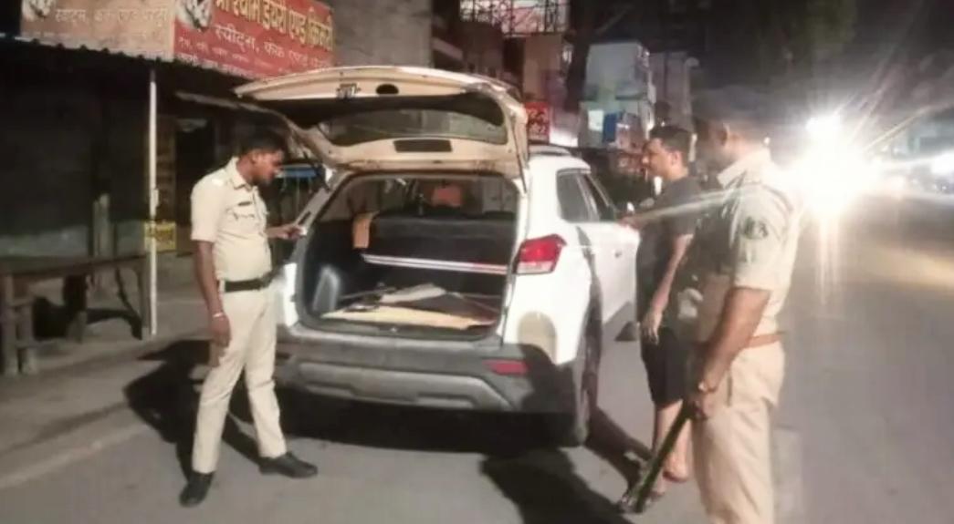 Bilaspur News : लगातार हो रही दुर्घटनाओं के बाद सड़क किनारे खड़े वाहनों के खिलाफ एफआईआर दर्ज , वाहनों की हो रही  सघन जांच ।