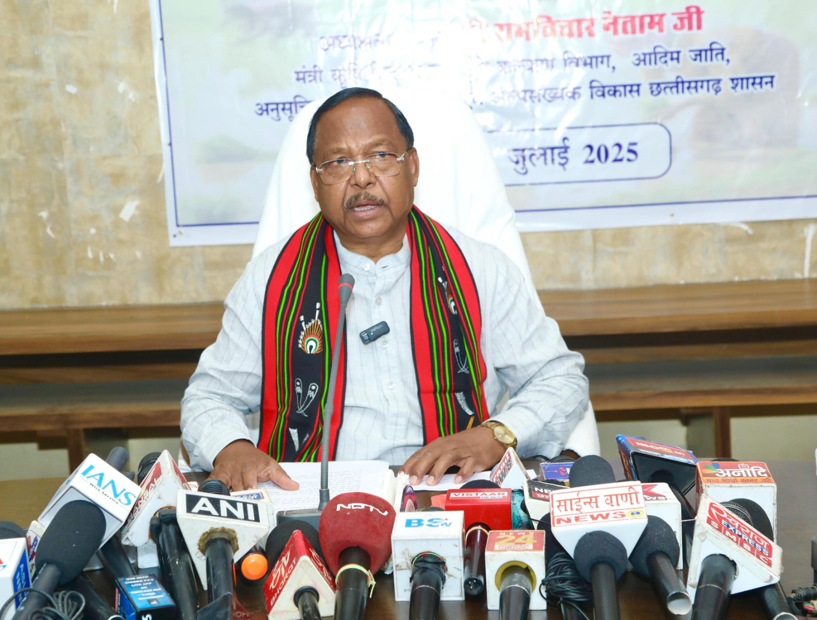 Raigarh News : किसानों को समय पर खाद और बीज उपलब्ध कराने राज्य सरकार प्रतिबद्ध  :  कृषि मंत्री श्री नेताम