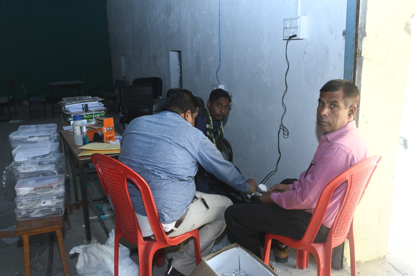 Sarangarh Bilaigarh News : कमीशनिंग के बाद हुए मॉक टेस्ट पर्ची को डिप्टी कलेक्टर टी आर महेश्वरी ने सामने बैठकर करवाया नष्ट