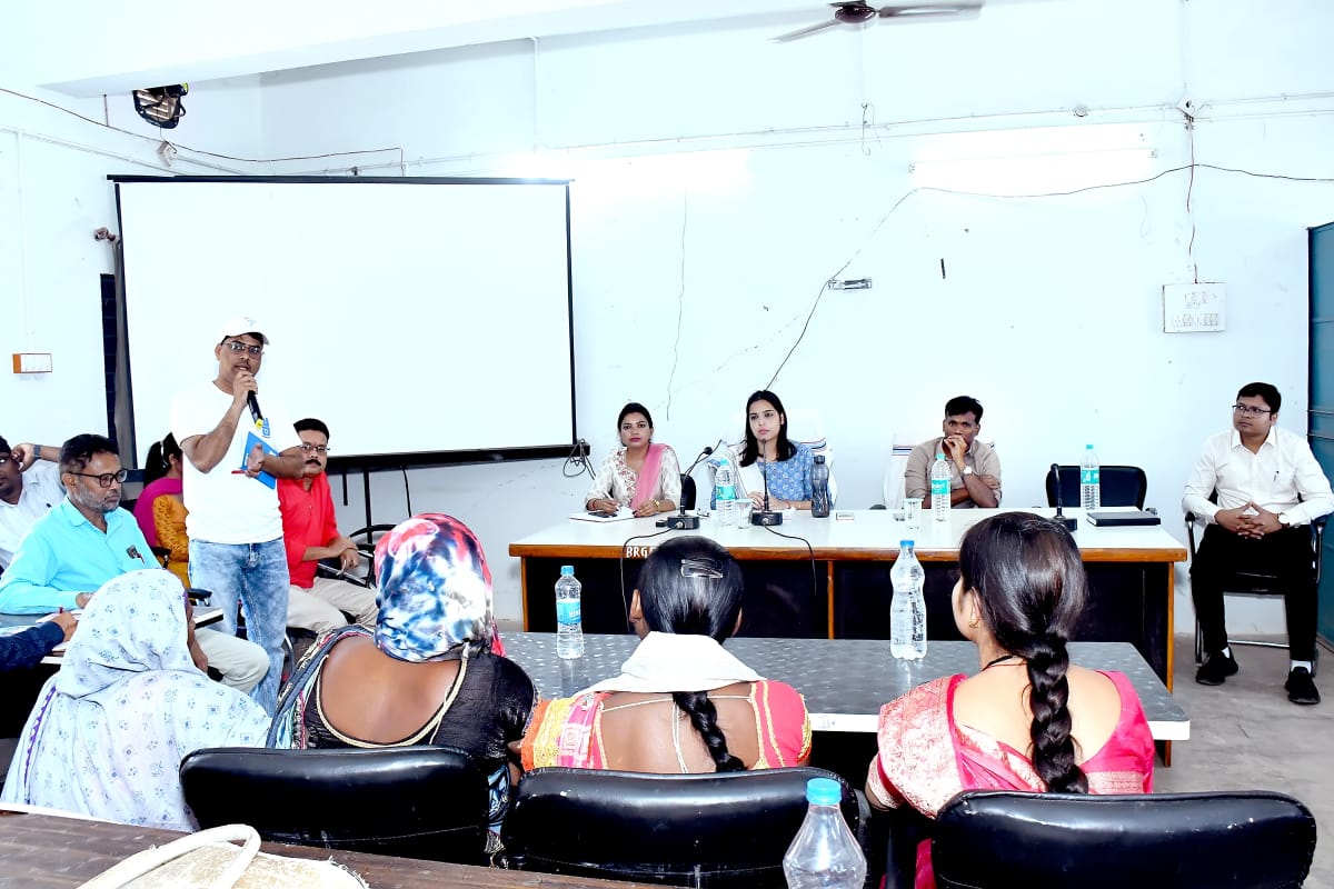 MMAC News: खुले में शौचमुक्त स्थायित्व बनाये रखने, कलेक्टर ने किया प्रेरित  सरपंच, सचिवों की ली बैठक